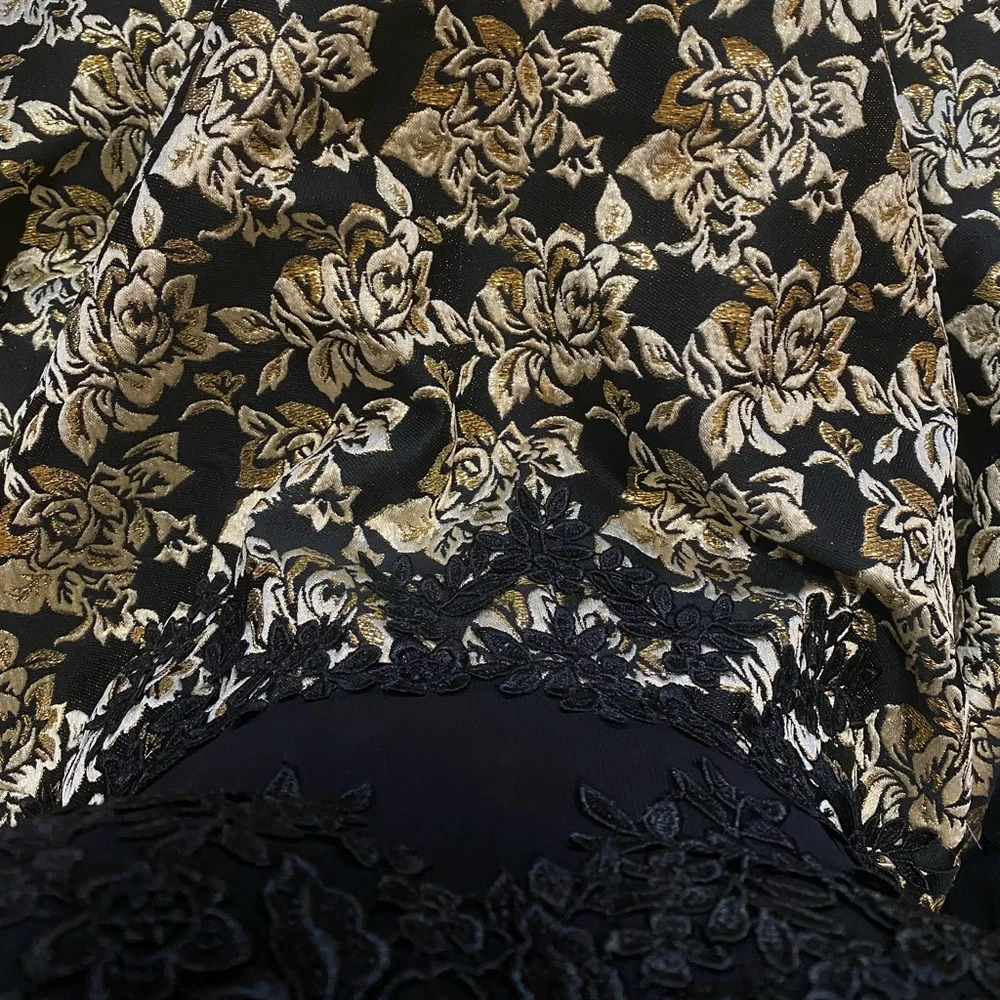 Beautiful black and gold dress - Picture 5 of 8